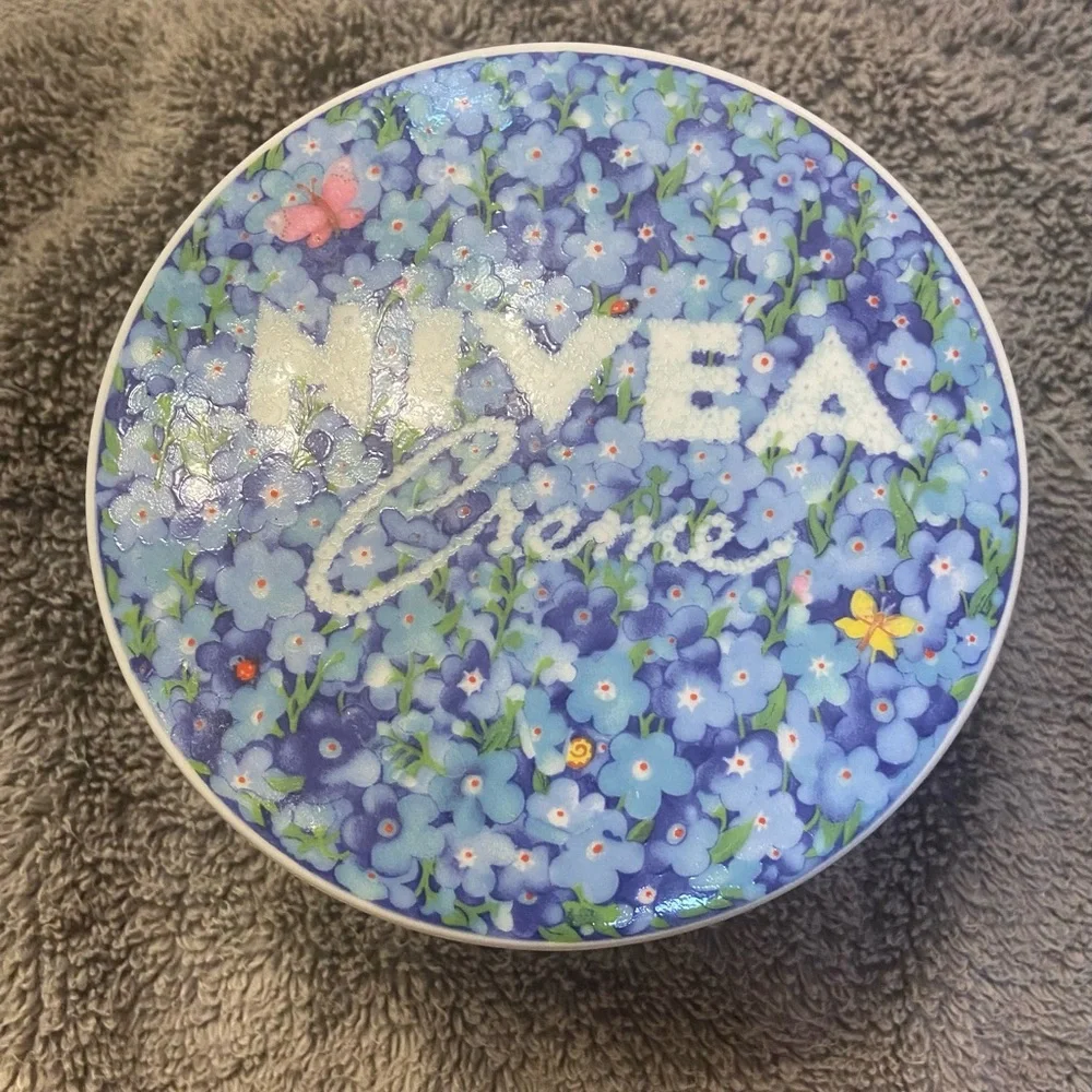 NIVEA CREME DISH WITH LID, MADE BY HUTSCHENREUTHER GERMANY